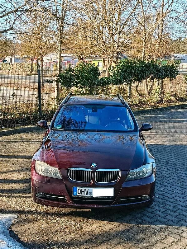 Gebraucht BMW 330 231 PS (169 kW) 2007 Rot Kombi