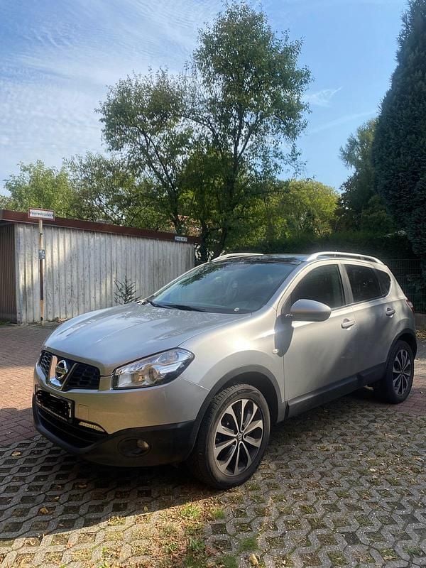 Grau Gebraucht 2011 Nissan Qashqai SUV | 6.699 € - Bild 1/4