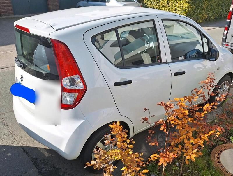 Gebraucht Suzuki Splash 68 PS (50 kW) 2011 Weiß Kleinwagen