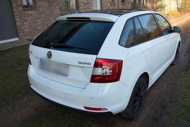 Gebraucht Skoda Rapid Drive 110 PS (80 kW) 2017 Weiß Kleinwagen