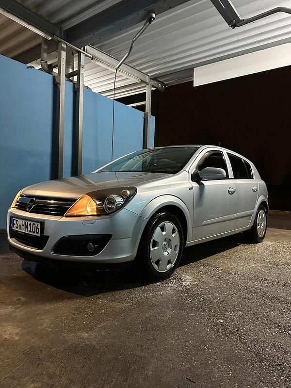 Gebraucht Opel Astra 105 PS (77 kW) 2006 Silber Limousine