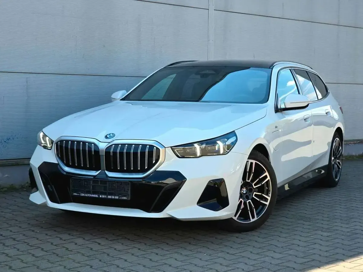 Gebraucht BMW 530e M Sport 299 PS (219 kW) 2025 Weiß Limousine