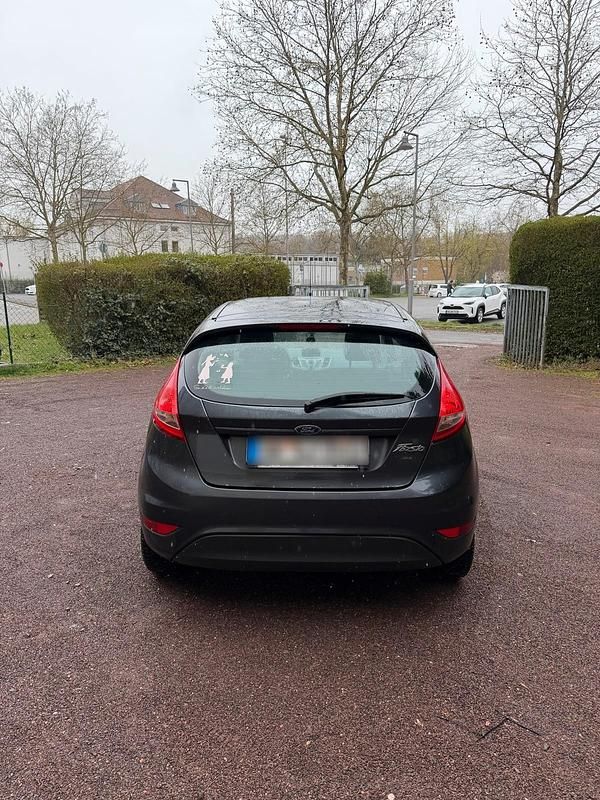 Gebraucht Ford Fiesta 81 PS (59 kW) 2010 Grau Kleinwagen