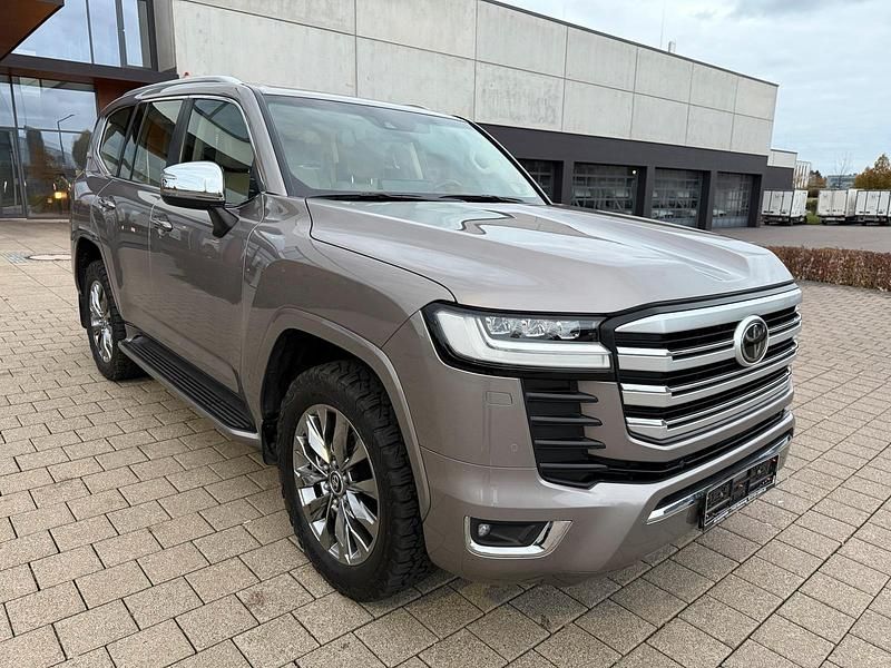Grau Gebraucht 2021 Toyota Land Cruiser Anniversary SUV | 108.000 € - Bild 1/4