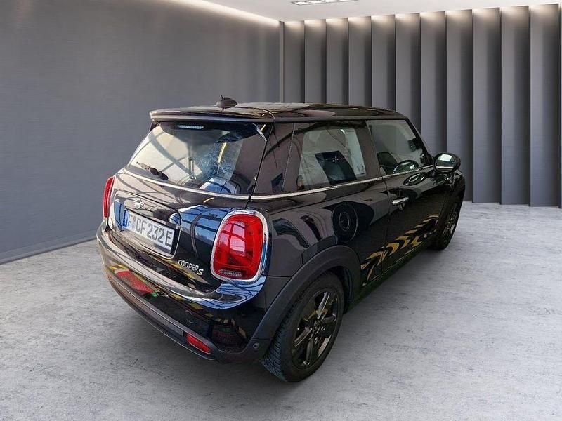 Gebraucht Mini Cooper SE Essential 135 kW (184 PS) 2023 Midnight black ii Kleinwagen