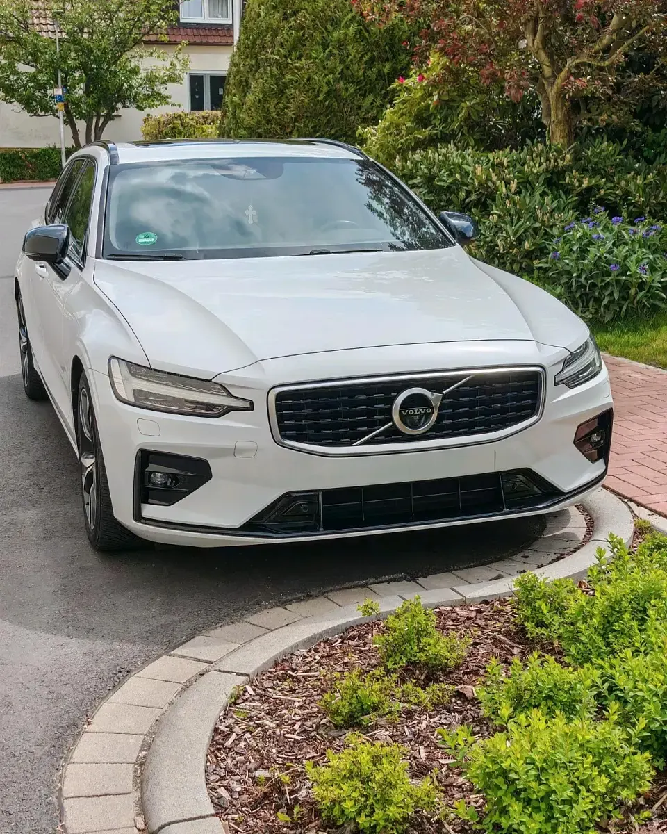 Gebraucht Volvo V60 R-Design 150 PS (110 kW) 2019 Weiß Kombi