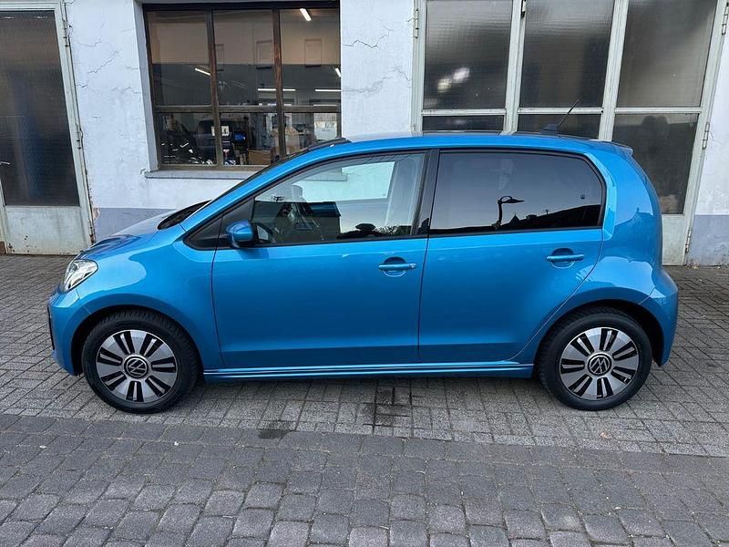 Second-hand VW e-up! Style 61 kW (83 CP) 2021 Albastru Hatchback
