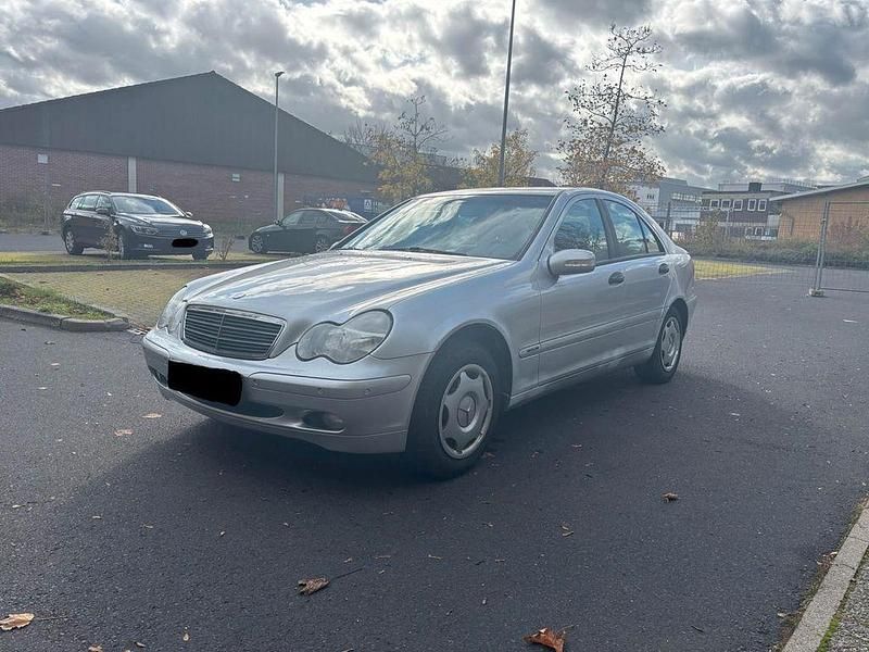 Silber Gebraucht 2001 Mercedes C200 Classic Limousine | 3.300 € (Guter Preis) - Bild 1/4
