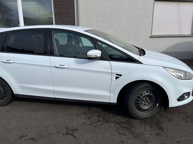 Gebraucht Ford S-MAX Titanium 150 PS (110 kW) 2016 Weiß Van / Kleinbus