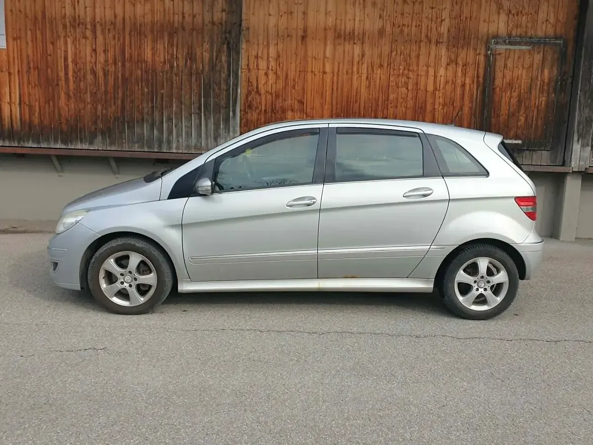 Gebraucht Mercedes B200 140 PS (102 kW) 2008 Silber Van / Kleinbus