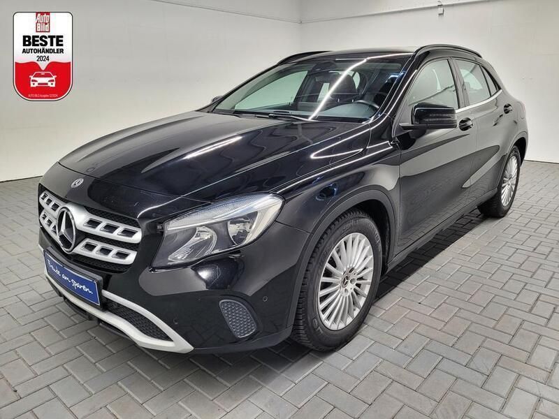 Schwarz (nachtschwarz unilack) Gebraucht 2019 Mercedes GLA180 Style SUV | 21.480 € (Fairer Preis) - Bild 1/4