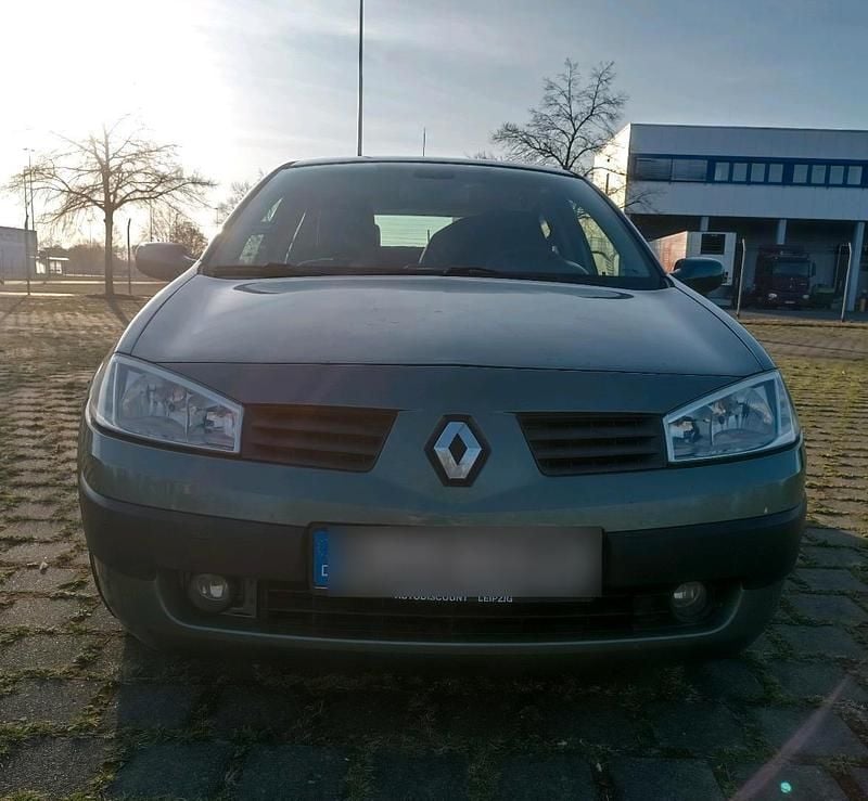 Grün Gebraucht 2004 Renault Mégane II Limousine | 900 € (Fairer Preis) - Bild 1/4