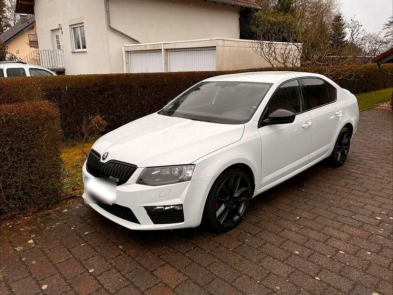 Gebraucht Skoda Octavia 184 PS (135 kW) 2016 Weiß Kleinwagen