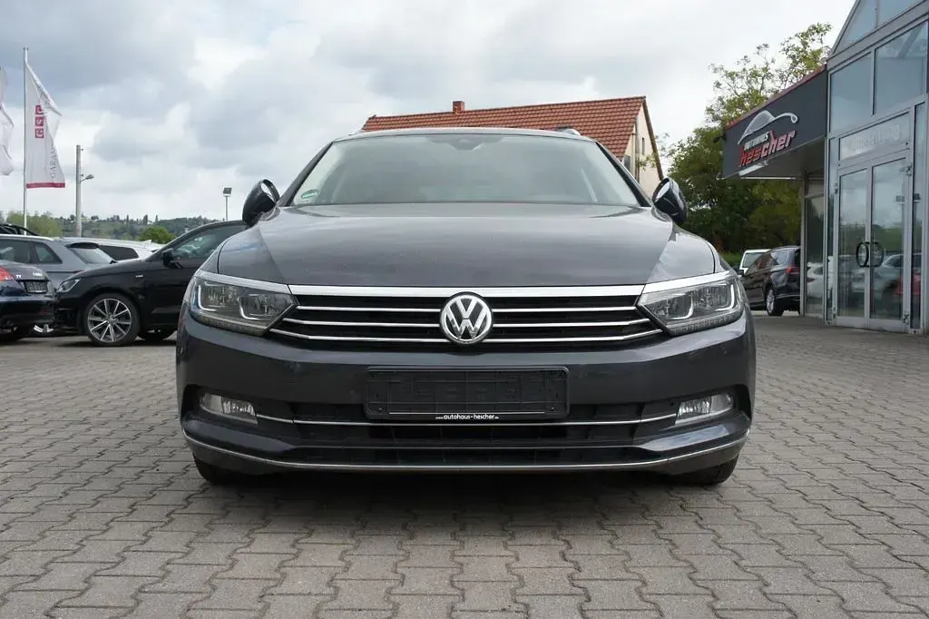 Gebraucht VW Passat Highline 150 PS (110 kW) 2019 Grau Kombi