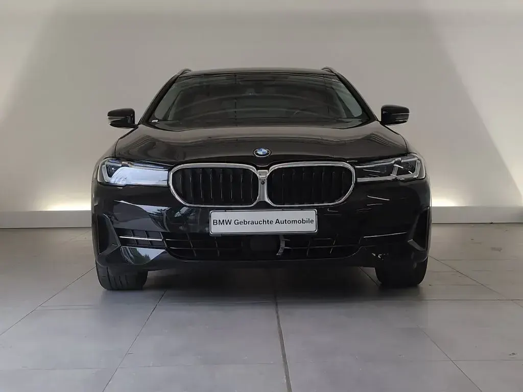 Gebraucht BMW 520 190 PS (139 kW) 2023 Schwarz Kombi