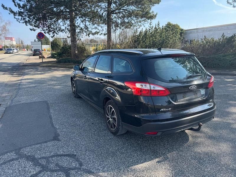 Gebraucht Ford Focus 125 PS (91 kW) 2014 Schwarz Kombi