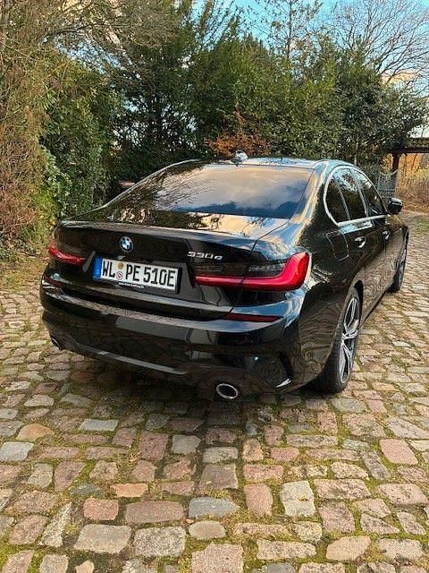 Schwarz Gebraucht 2019 BMW 330e M Sport Limousine | 33.900 € (Teuer) - Bild 1/4