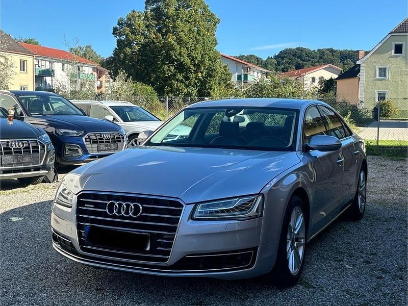 Silber Gebraucht 2016 Audi A8 Ambiente Limousine | 16.999 € (Fairer Preis) - Bild 1/4