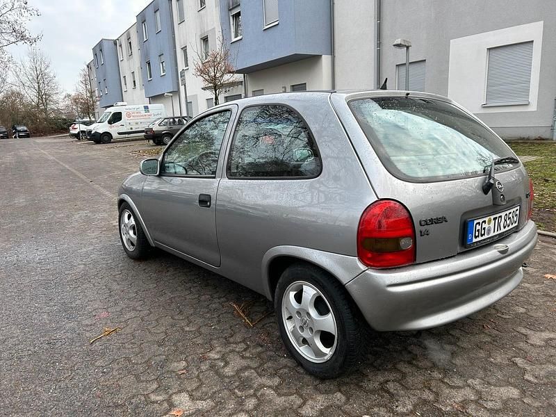 Second-hand Opel Corsa 70 CP (51 kW) 1995 Argintiu Hatchback