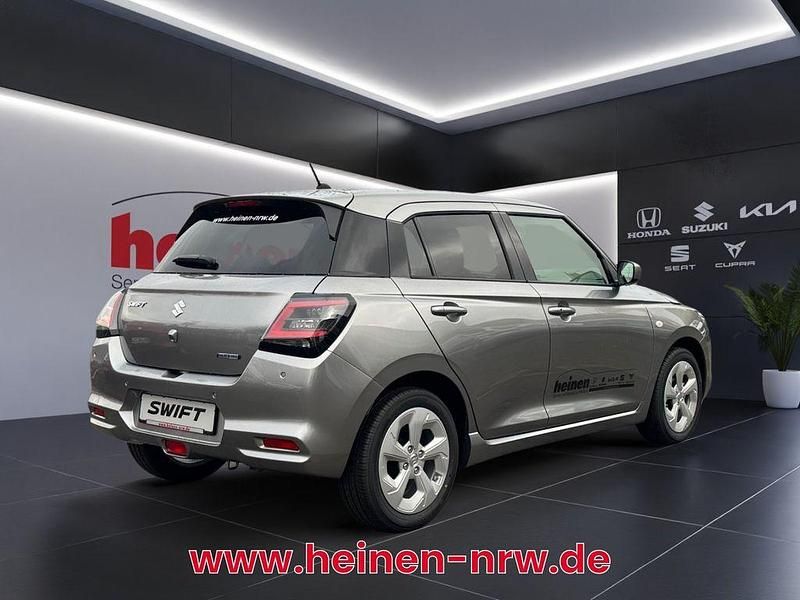 Neu Suzuki Swift Comfort 83 PS (61 kW) 2025 Silber Kleinwagen