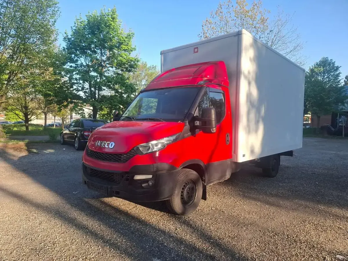 Gebraucht Iveco Daily 145 PS (106 kW) 2016 Red ic 313 Van / Kleinbus