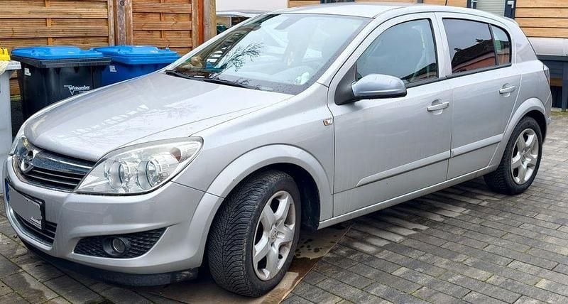 Gebraucht Opel Astra Cosmo 105 PS (77 kW) 2007 Silber Limousine