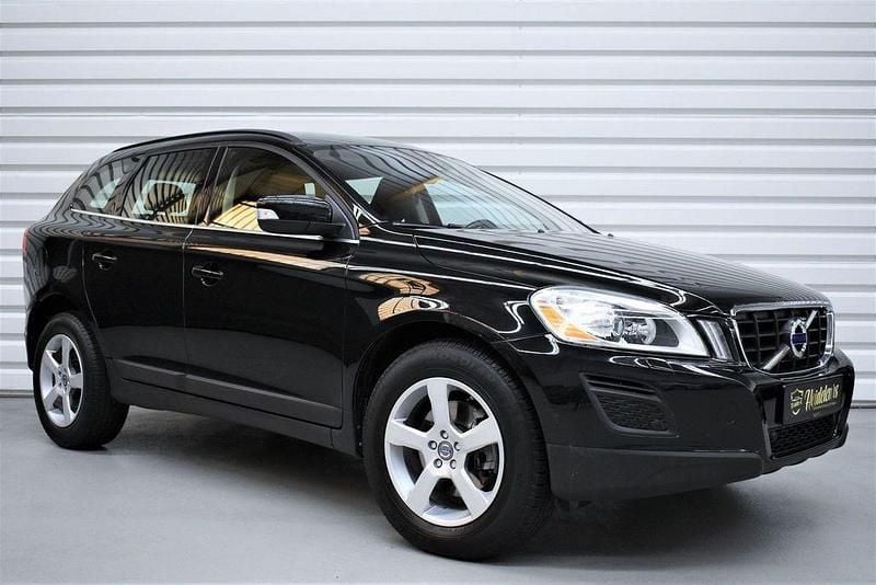 Black sapphire / metallic Gebraucht 2012 Volvo XC60 Momentum SUV | 9.990 € (Superpreis) - Bild 1/4