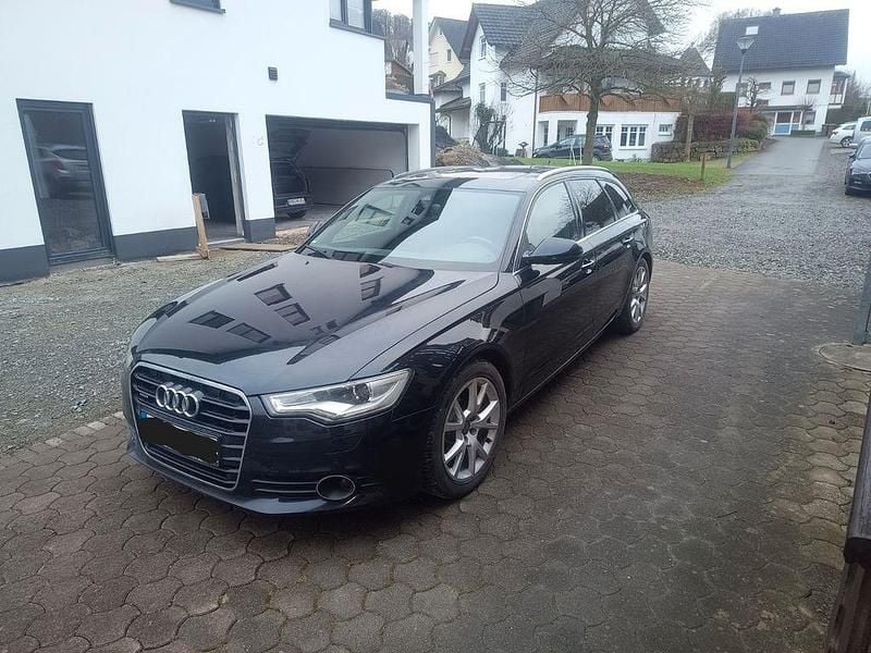 Schwarz Gebraucht 2011 Audi A6 Ambiente Kombi | 10.000 € (Superpreis) - Bild 1/4