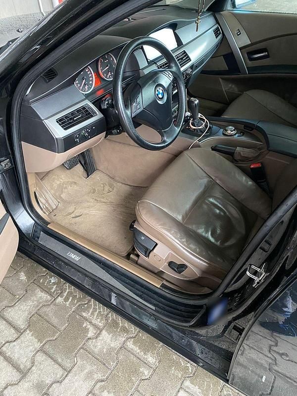 Gebraucht BMW 525 178 PS (130 kW) 2005 Schwarz Kombi