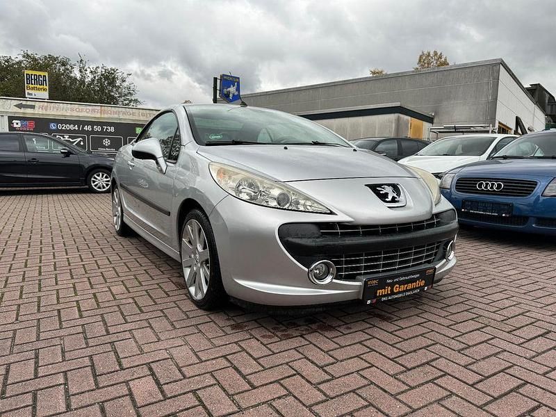 Grau Gebraucht 2007 Peugeot 207 CC Sport Cabrio | 3.990 € (Etwas zu teuer) - Bild 1/4