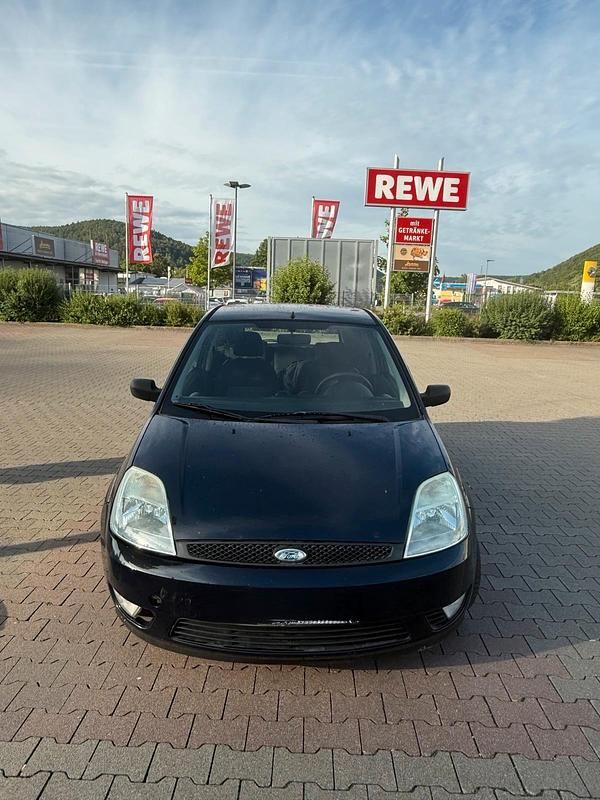 Blau Gebraucht 2004 Ford Fiesta Kleinwagen | 550 € (Superpreis) - Bild 1/4