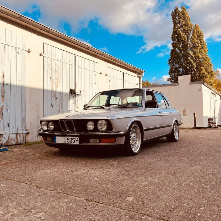 Silber Gebraucht 1985 BMW 535 Performance Limousine | 12.500 € - Bild 1/4