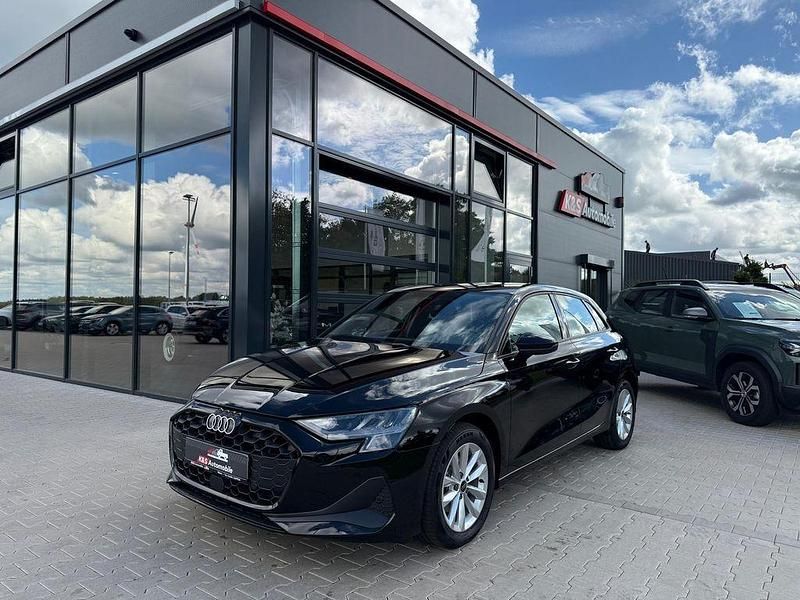 Schwarz Neu 2025 Audi A3 Sportback Kleinwagen | 31.990 € (Superpreis) - Bild 1/4