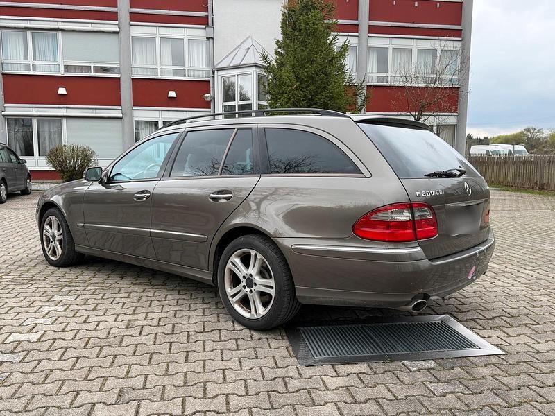 Usata Mercedes E280 190 CV (139 kW) 2008 Marrone Station wagon