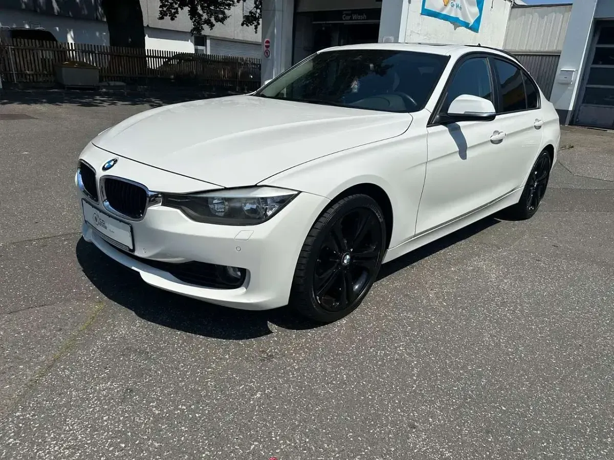 Gebraucht BMW 320 Comfort Edition 184 PS (135 kW) 2014 Weiß Limousine