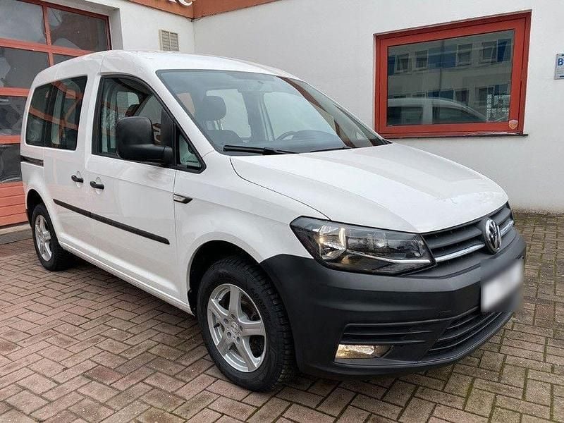 Usado VW Caddy 102 HP (75 kW) 2017 Branco Monovolume