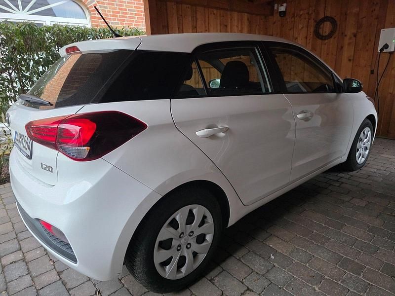 Gebraucht Hyundai i20 Active 75 PS (55 kW) 2019 Weiß Kleinwagen