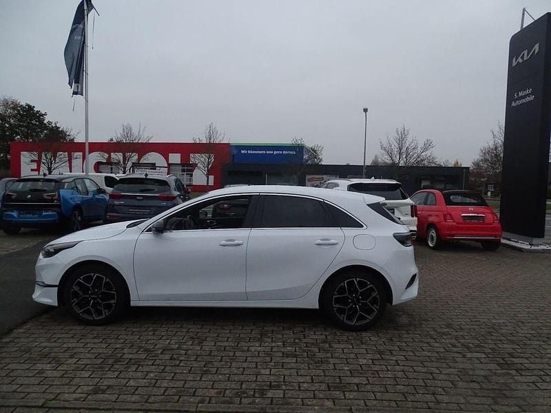 Gebraucht Kia Ceed 120 PS (88 kW) 2024 Weiß Kleinwagen