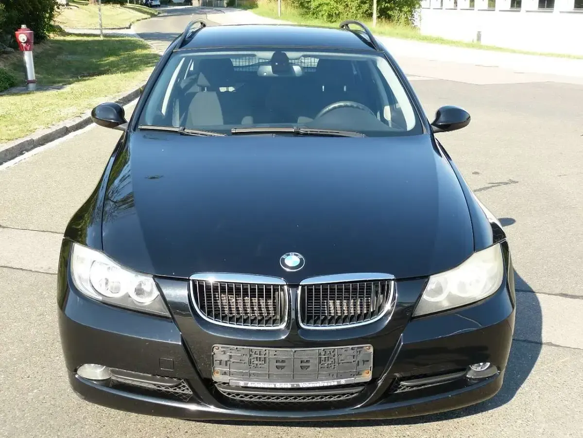 Gebraucht BMW 320 163 PS (119 kW) 2007 Schwarz Kombi