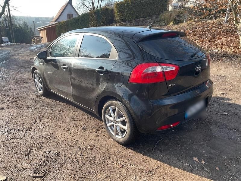 Gebraucht Kia Rio 109 PS (80 kW) 2011 Schwarz Kleinwagen