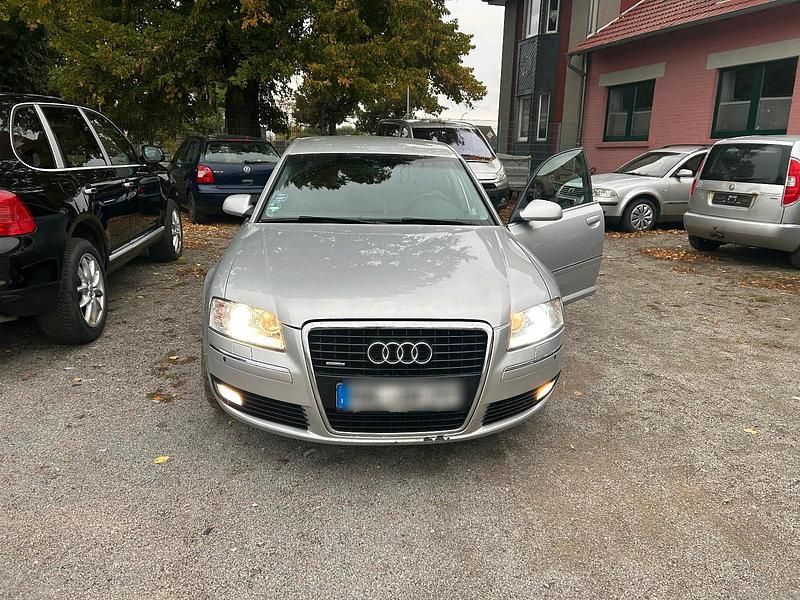 Silber Gebraucht 2004 Audi A8 Limousine | 4.350 € (Fairer Preis) - Bild 1/4
