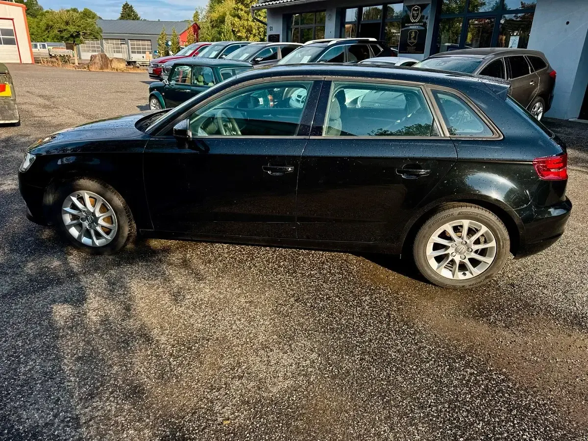 Gebraucht Audi A3 Sportback 110 PS (80 kW) 2015 Schwarz Kleinwagen
