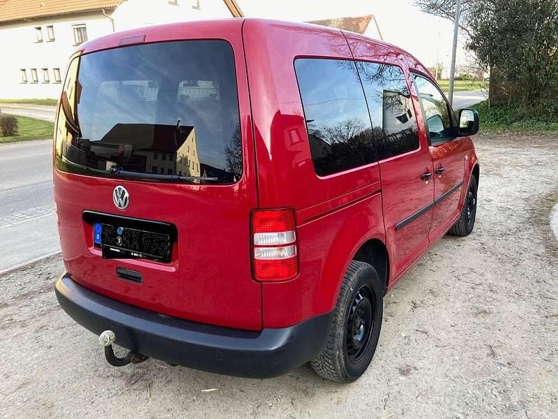 Second-hand VW Caddy Maxi 102 CP (75 kW) 2012 Roșu Monovolum