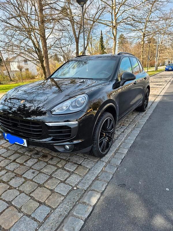 Schwarz Gebraucht 2017 Porsche Cayenne Platinum Edition SUV | 29.999 € (Guter Preis) - Bild 1/4
