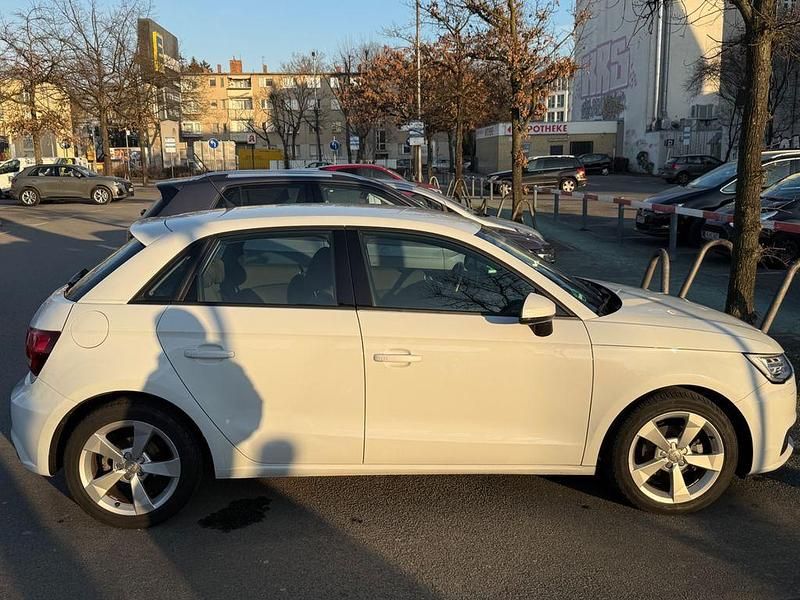 Gebraucht Audi A1 90 PS (66 kW) 2015 Weiß Kleinwagen