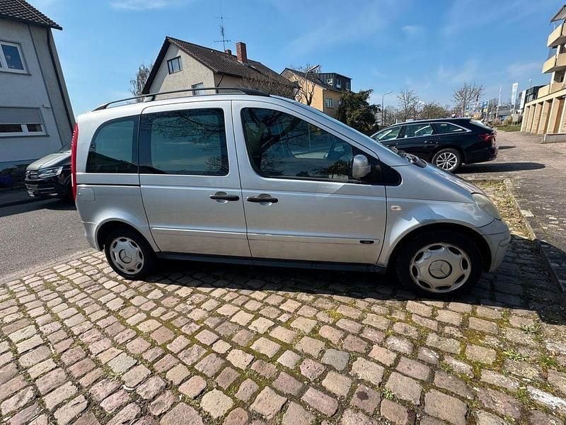 Gebraucht Mercedes Vaneo 125 PS (91 kW) 2003 Silber Van / Kleinbus