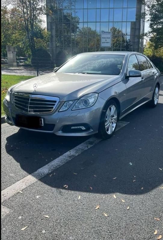 Grau Gebraucht 2010 Mercedes E350 Limousine | 7.600 € (Superpreis) - Bild 1/4