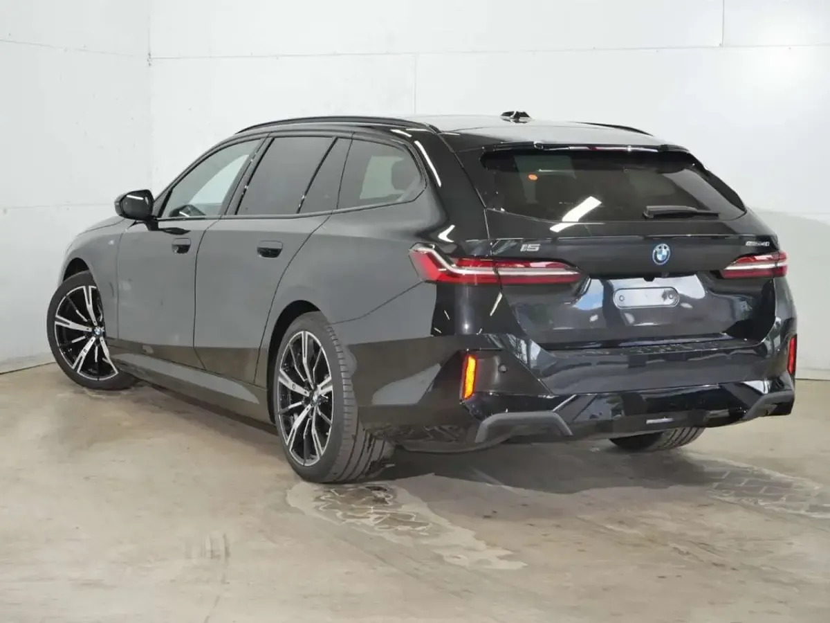 Gebraucht BMW i5 M Sport 250 kW (340 PS) 2025 Schwarz Kombi