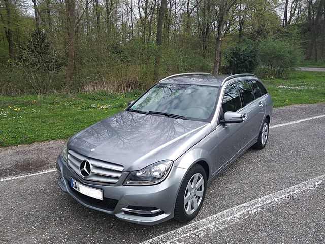 Silber metallic Gebraucht 2013 Mercedes C200 Avantgarde Kombi | 18.850 € - Bild 1/4