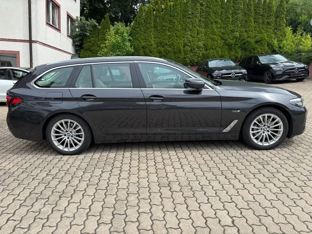 Gebraucht BMW 530e Sport Line 292 PS (214 kW) 2022 Grau Limousine